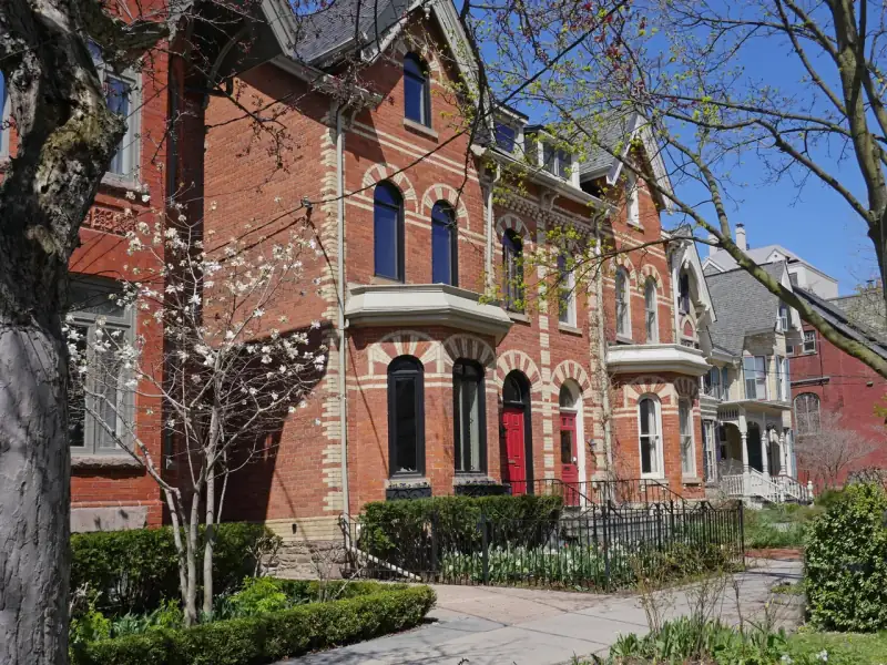 Whitby homes for sale: condos, detached homes, semi-detached homes and townhouses